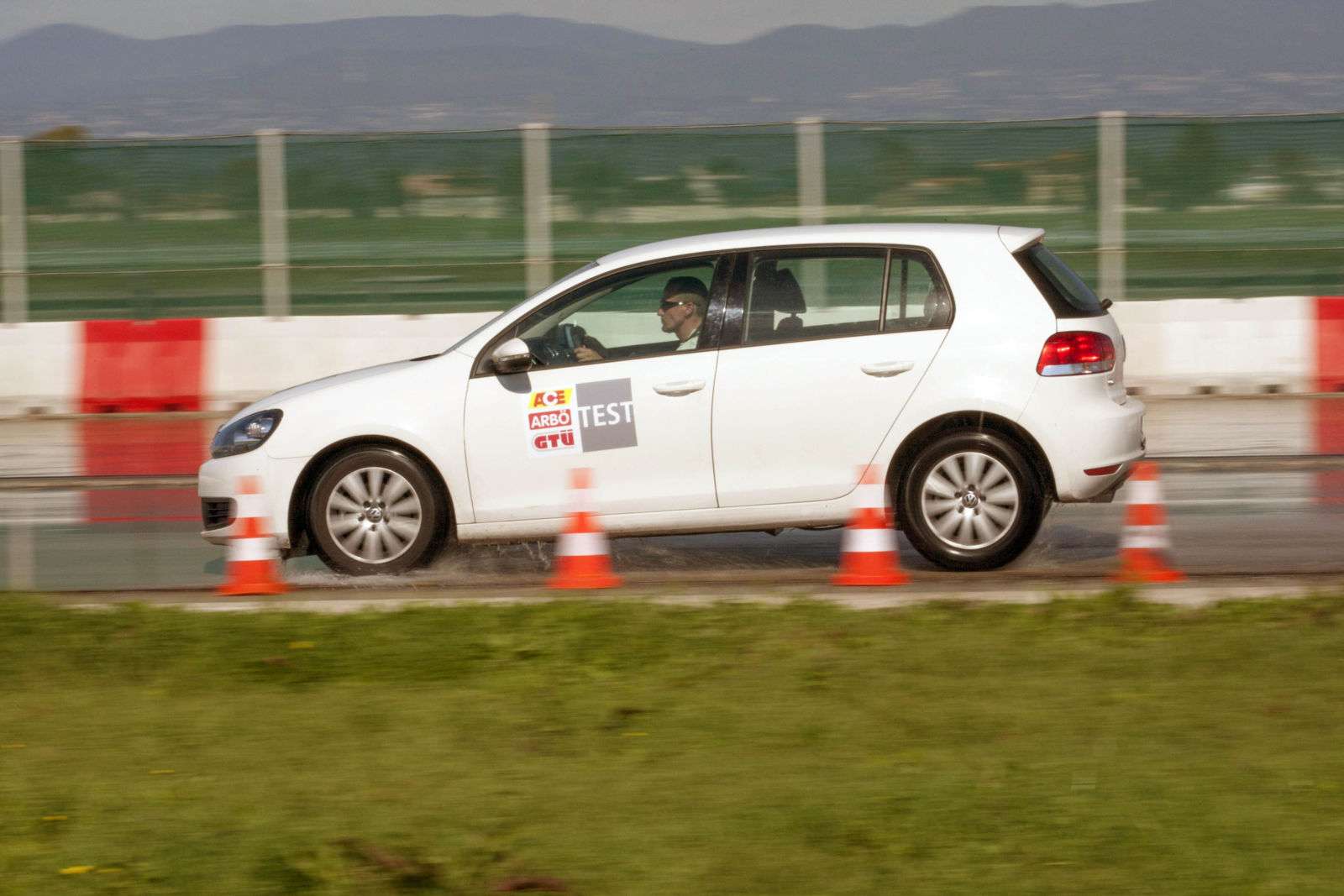 GTÜ Sommerreifen Test 2013: 16 Sommer-Pneus im Test