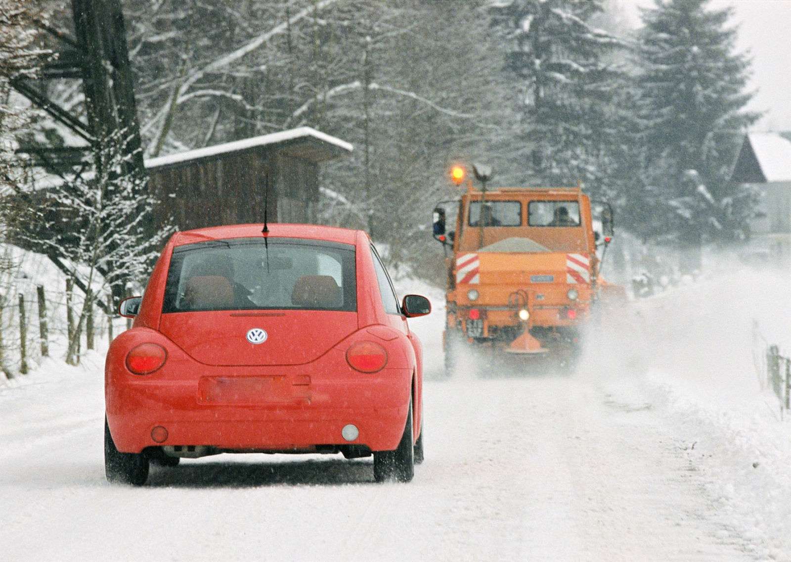 Schneepflug im Einsatz. Foto: ADAC